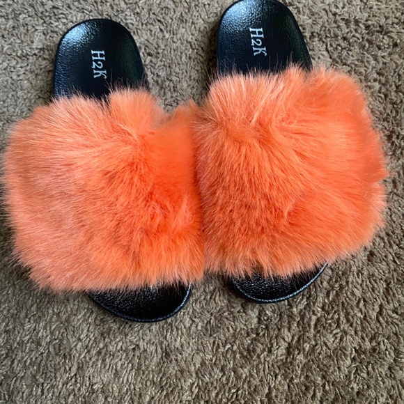 New-Ultra Soft Fur Slides Slippers-color Coral - New in box - Picture 5 of 6
